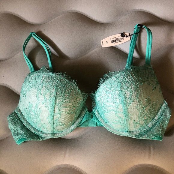 Victoria’s Secret Lace Push Up Bra - Picture 1 of 5